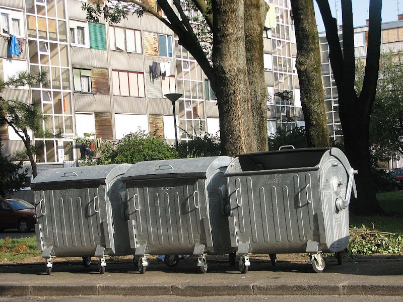 Dragi korisnici, molimo Vas, počnite sa ubacivanjem s desne strane!