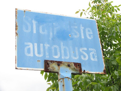 Stajališta autobusa … “Ima’l tko izać’?”