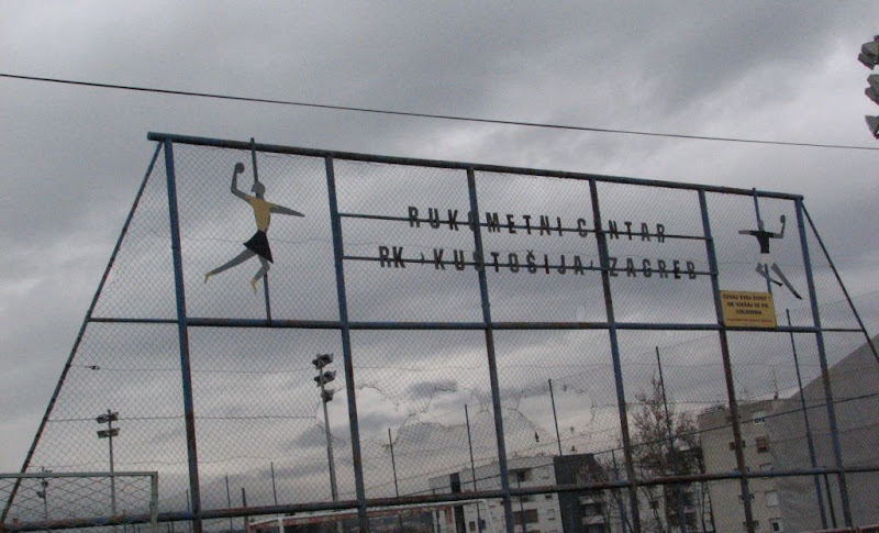 Ne vješaj se po golovima i ne pikaj se iglama