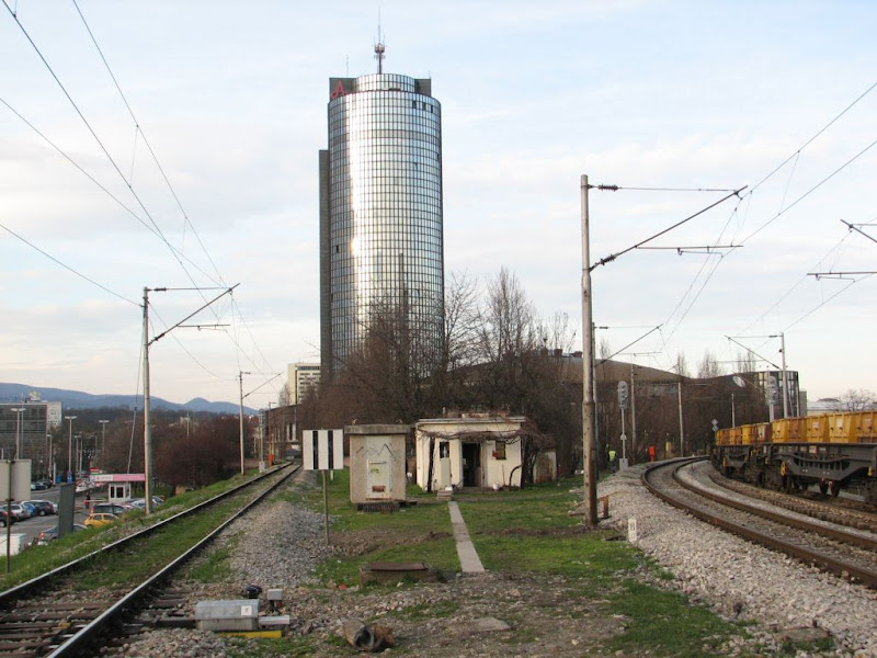 Čudne mašine zuje iznad naših glava …