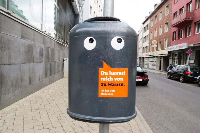 Epidemija razgovorljivih kanti za smeće