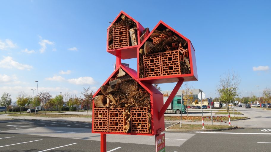 Hoteli za kukce – odsad i na policama trgovina!