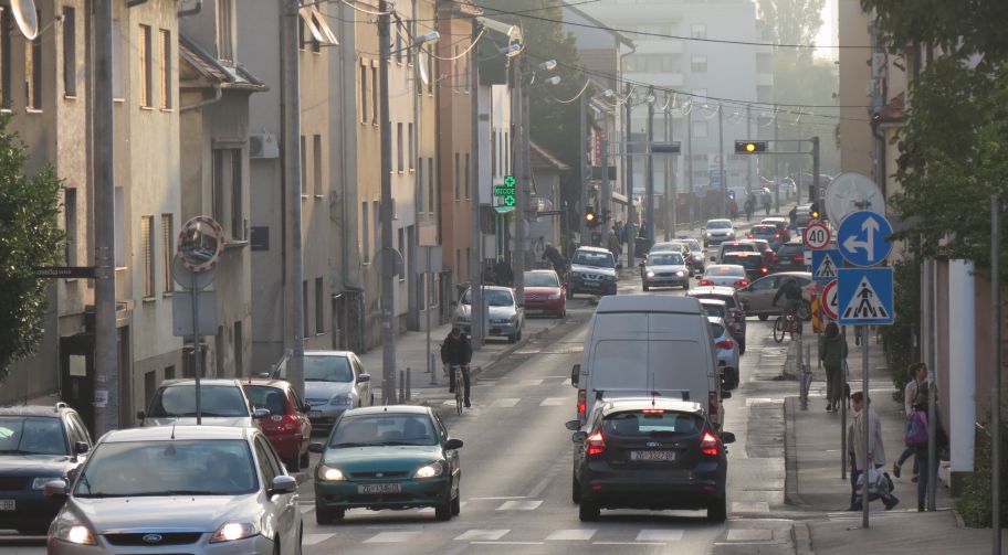 Biciklom po gradu: Baštijanova vs. Mandićeva – ili, da li je bolje voziti bicikl s glavom u torbi ili sa osmijehom na licu?