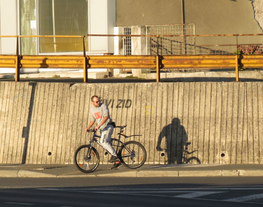 Imam dojam da me netko prati …