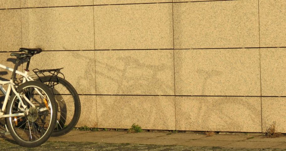 Dva kotača u igrama sjena zubatoga sunca