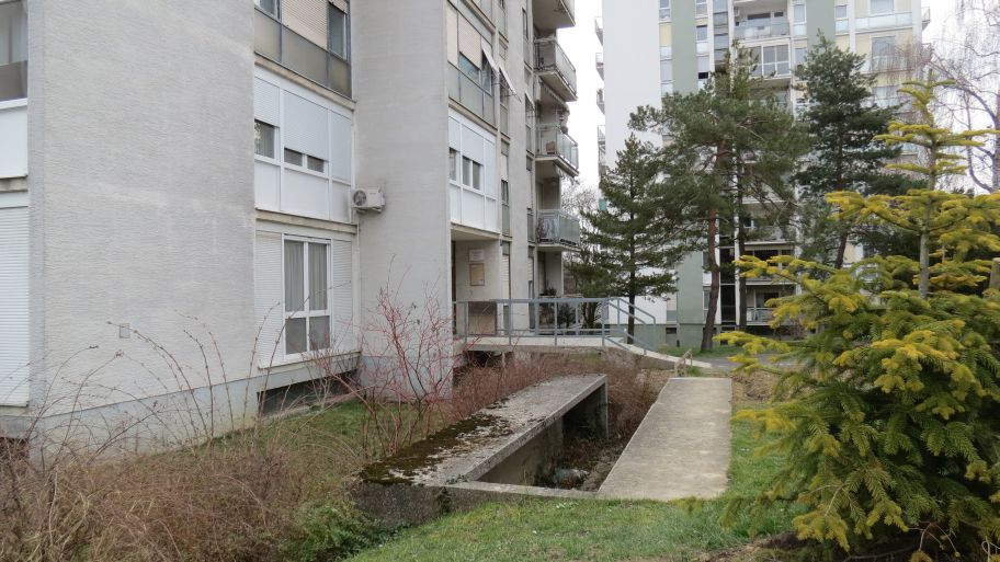 Graba za auto kao dio “obavezne” urbane opreme