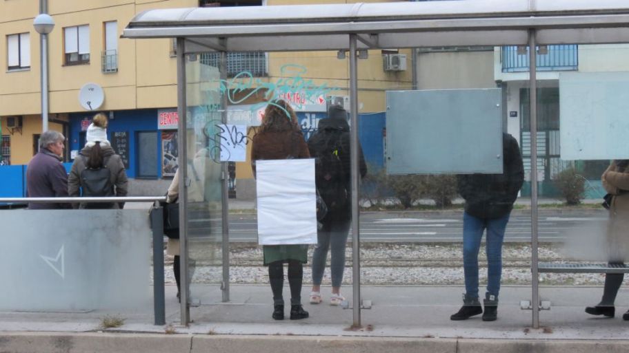 Tko je izrezao guzu?!