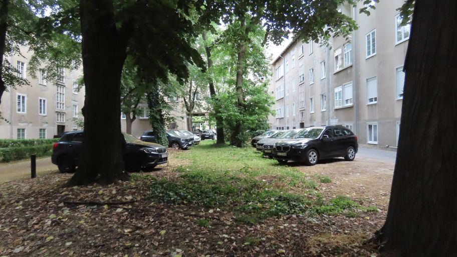 Mali Vatikan: Dilema između dva P (park vs. parkiralište)